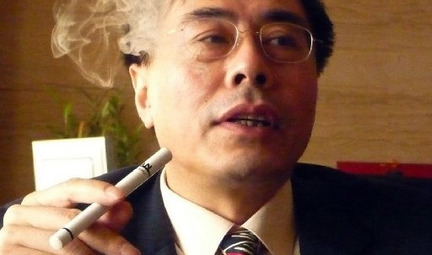 Hon Lik inventeur chinois de la e-cigarette en 2002